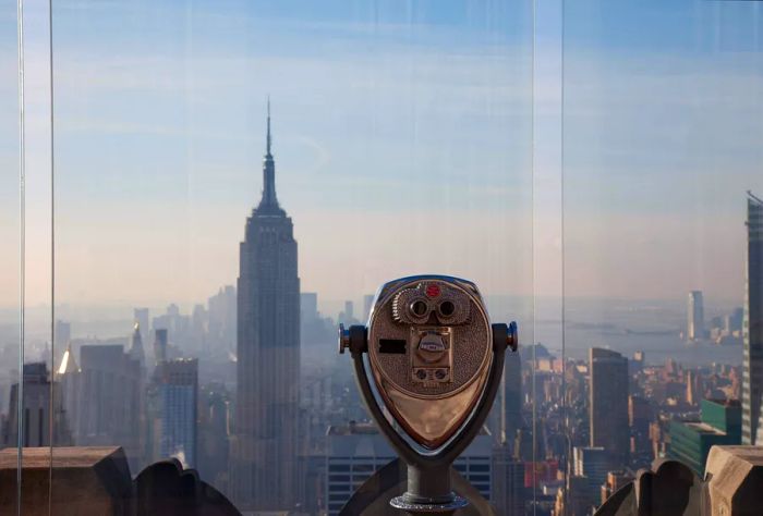 DEST_USA_NEW_YORK_ROCKEFELLER_CENTER_TOP_OF_THE_ROCK_GettyImages-95479575