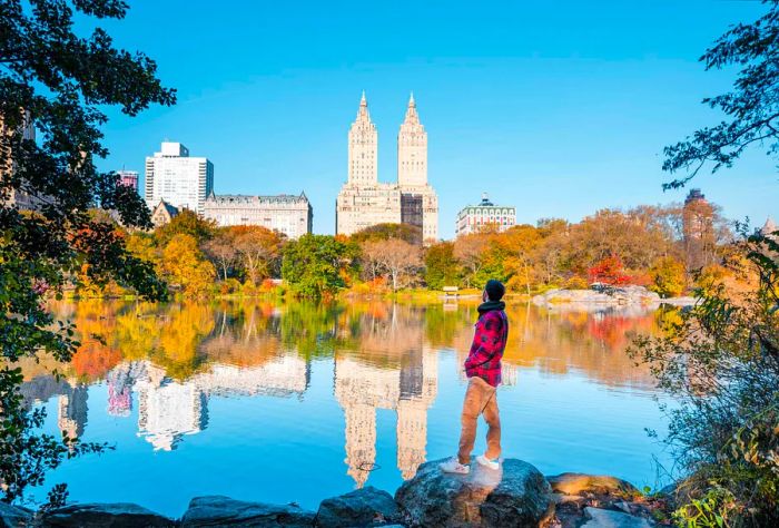 DEST_USA_NEW_YORK_NYC_CENTRAL-PARK_AUTUMN_FALL_GettyImages-1307616962