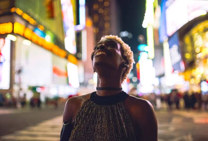 DEST_USA_NEW_YORK_TIMES_SQUARE_PEOPLE_WOMAN_GettyImages-685041011