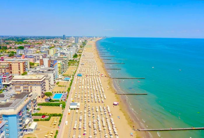 DEST_ITALY_LIDO-DI-JESOLO_shutterstock-portfolio_1695458176