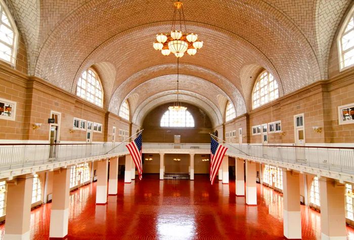 DEST_USA_NEW_YORK_ELLIS_ISLAND_MUSEUM_HALL_GettyImages-137991325