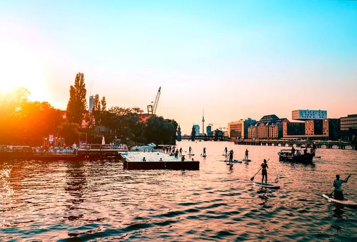 DEST_GERMANY_BERLIN_MITTE_SPREE-RIVER_THEME_PEOPLE_PADDLEBOARDING_SWIMMING_SUNSET_SUMMER-GettyImages-713869815