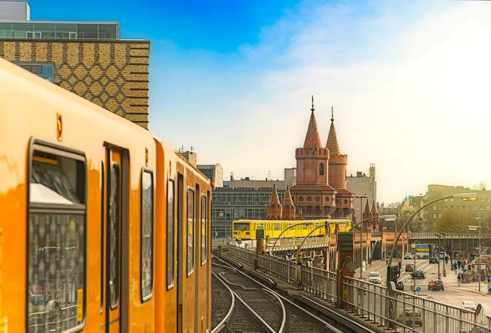 DEST_GERMANY_BERLIN_OBERBAUMBRUECKE_RAILROAD_GettyImages-1084268490_Universal