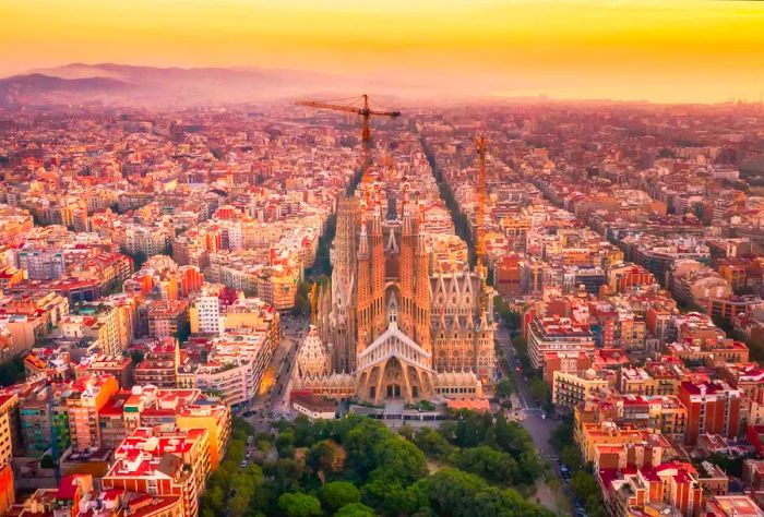 DEST_SPAIN_BARCELONA_SAGRADA_FAMILIA_SKYLINE_GettyImages-1060311174