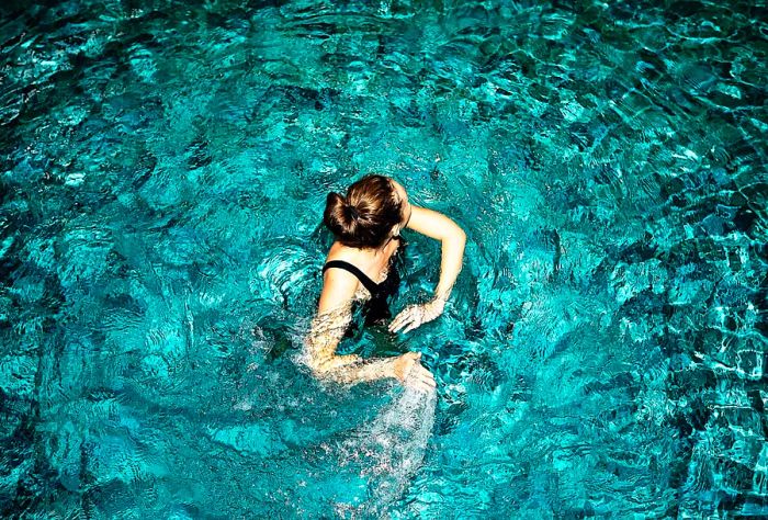 THEME_PEOPLE_WOMAN_SWIMMING_POOL_GettyImages-1026661188