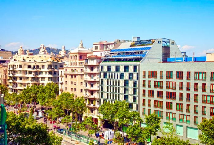 DEST_SPAIN_BARCELONA_CASA_PEDRERA_MILA_PASEO-DE-GRACIA_GettyImages-471443868