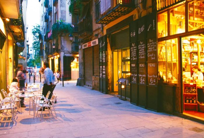 DEST_SPAIN_BARCELONA_THEME_CAFE_RESTAURANT_GettyImages-sb10068316x-001