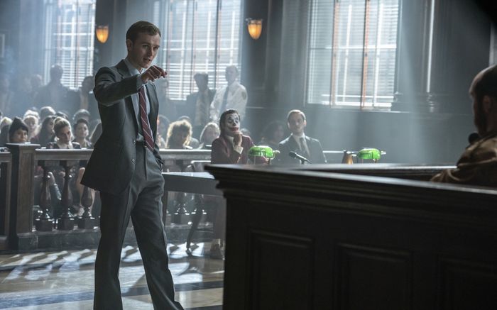 Nhân vật công tố viên Harvey Dent (Harry Lawtey) – hay còn gọi là Two Face