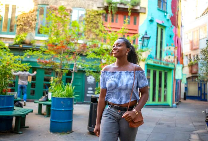 DEST_UK_ENGLAND_LONDON_COVENT_GARDEN_NEAL'S-YARD_GettyImages-1160695877