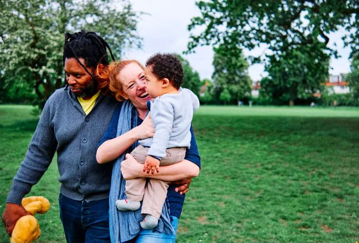 THEME_PEOPLE_FAMILY_KID_PARK_GettyImages-1327237054