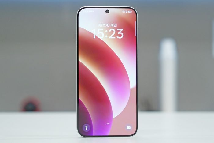 OPPO Find X8 có viền màn hình cực kỳ mỏng