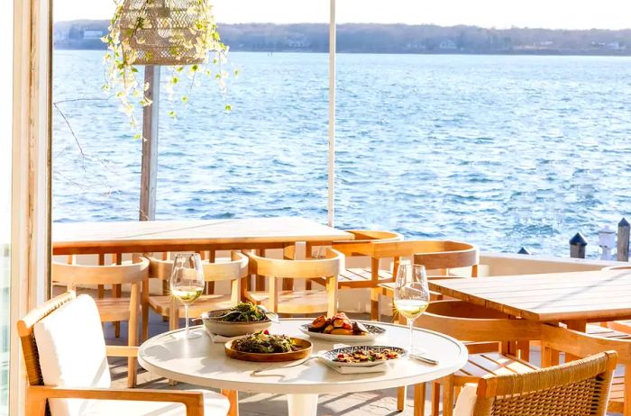 Alfresco dining at Sí Sí Mediterranean Restaurant