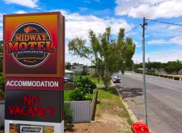 Exterior view of Richmond Midway Motel