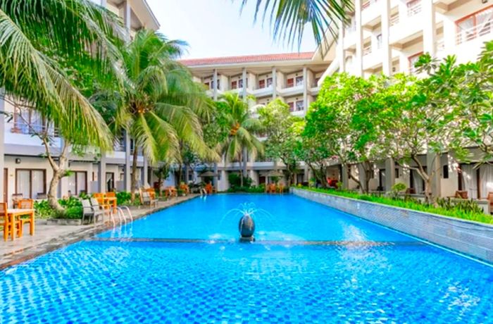 Swimming Pool at Hotel Lombok Garden