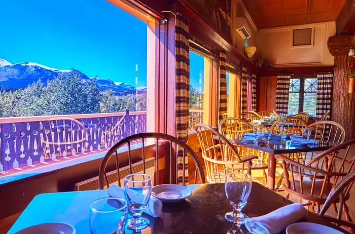 Dining area in Glacier Park Lodge