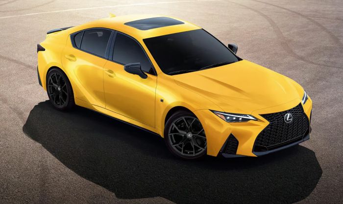 Được trang bị động cơ V8 mạnh mẽ, chiếc sedan này hứa hẹn mang lại trải nghiệm lái thú vị.