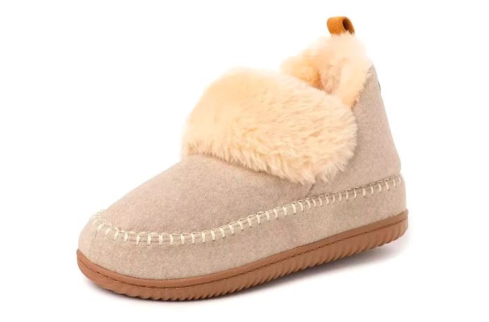 Dearfoams Women's Moritz Indoor/Outdoor Cozy Bootie Furry Slipper