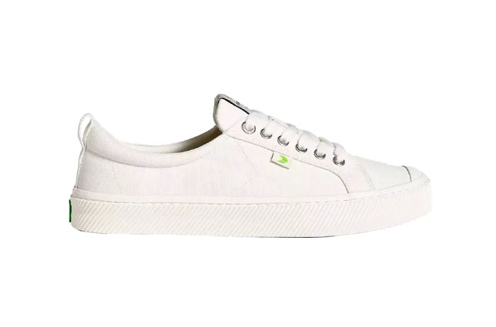 Cariuma OCA Low Off-White Canvas Sneakers