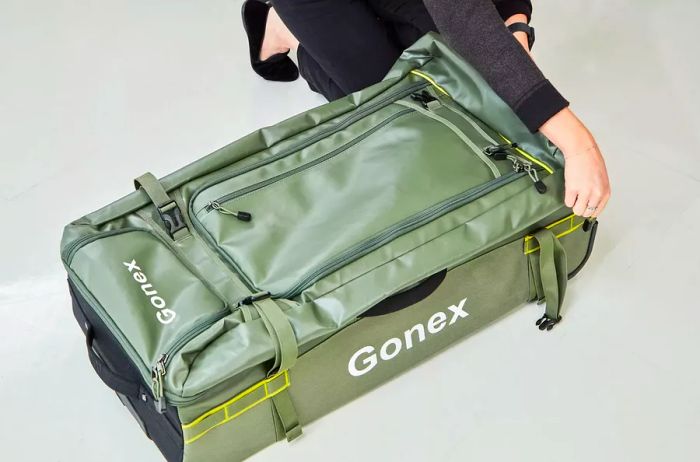 Individual fastening the Gonex Rolling Duffel Bag With Wheels