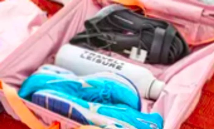 Contents stored inside the Béis Mini Roller