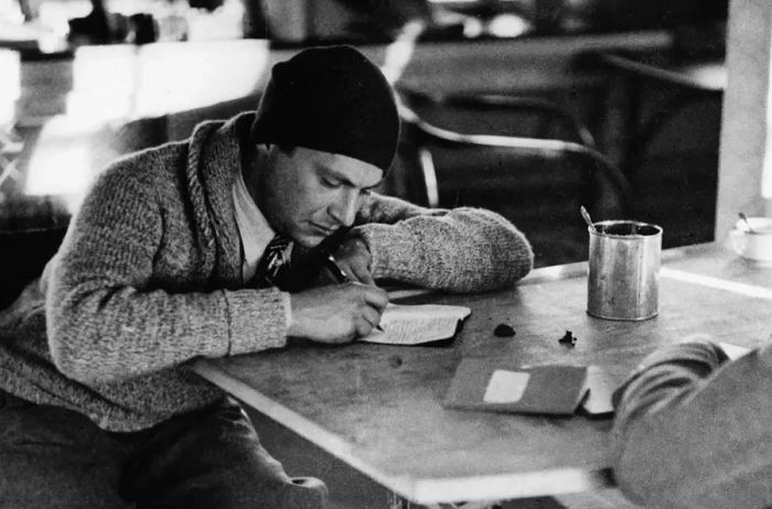 In 1931, journalist Arthur Koestler penned entries in his diary while aboard the polar flight of the LZ 127 'Graf Zeppelin.'