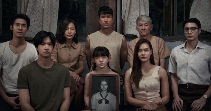 Yak (Nadech Kugimiya) quyết tâm loại bỏ hiểm họa cho người dân và trả thù cho em gái mình.