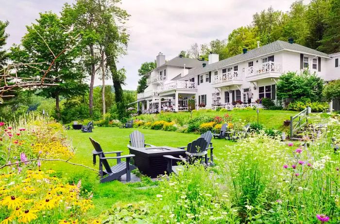 The exterior and gardens of Manoir Hovey