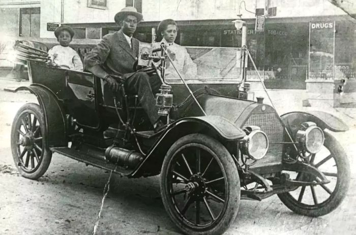 A vintage photograph showcasing the Williams family from Tulsa, Oklahoma.