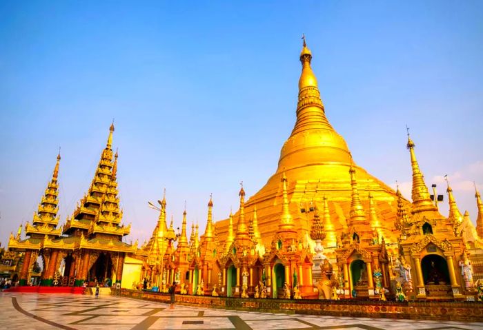 Myanmar Travel Itinerary: Shwedagon Pagoda