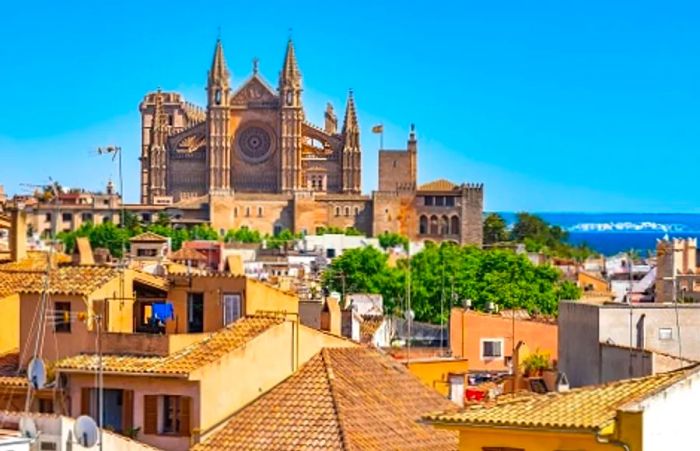 a village in Palma de Mallorca that encircles the Cathedral of La Seu