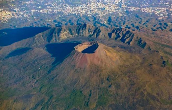 a bird's-eye view of Mt. Vesuvius