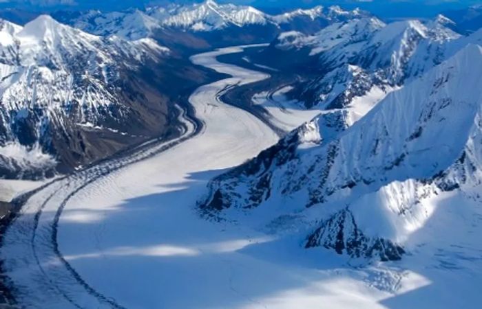 A stunning landscape of snow-covered mountains in Alaska