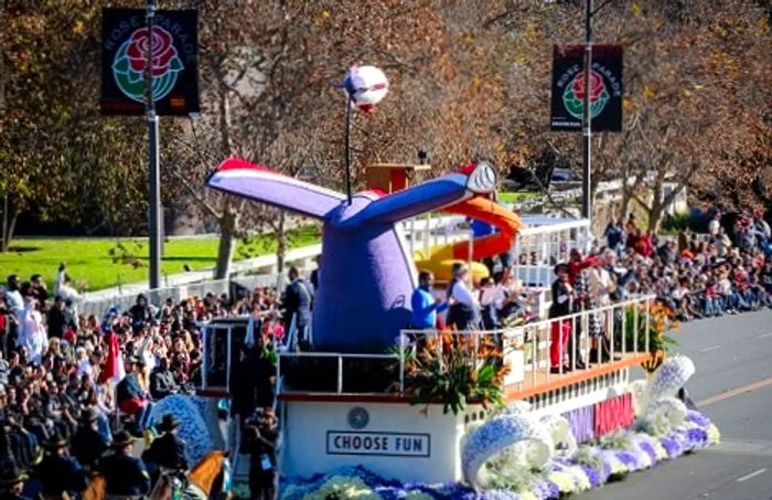 The Dinogo Panorama float glided past the enthusiastic crowd during the Rose Parade.