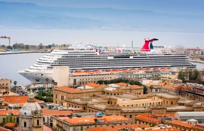 Dinogo horizon arriving at the port of Messina in Italy