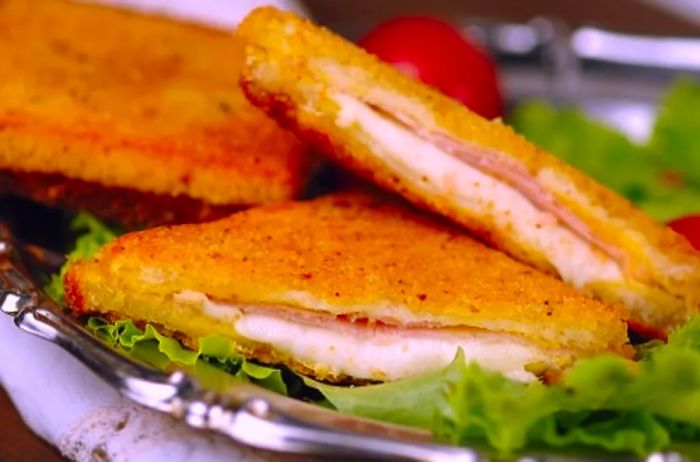 mozzarella in carrozza, a typical sicilian sandwich