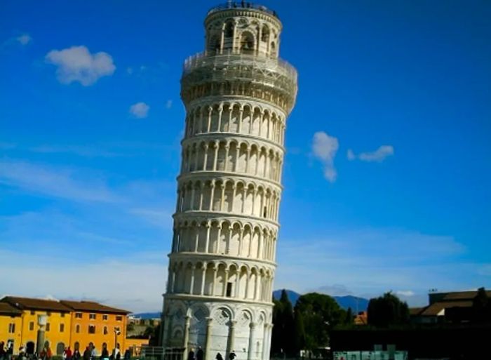 The iconic Leaning Tower of Pisa