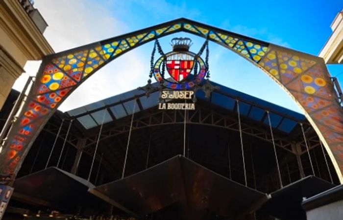 the entrance sign of La Boqueria