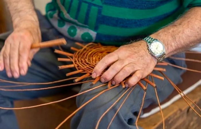 a basket artisan at work in Camacha