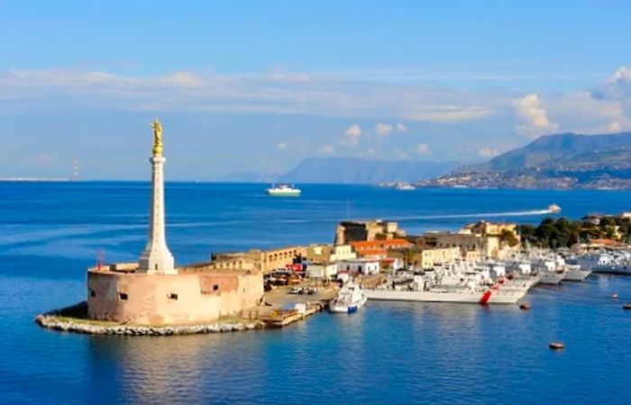 the harbor of messina with the golden Hail Mary statue