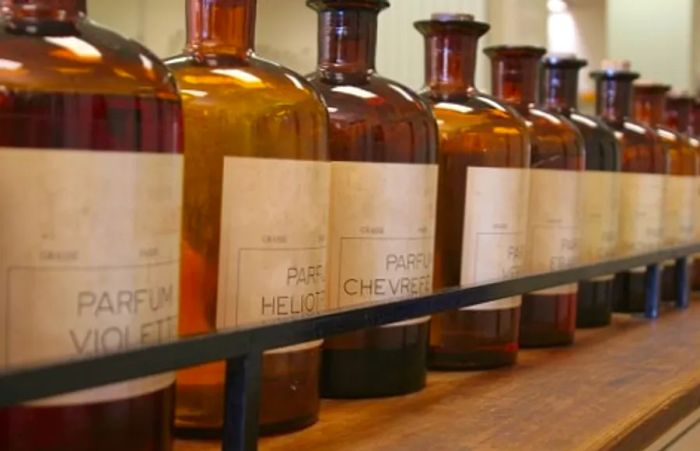 perfume-bottles-lined-up-in-a-shop