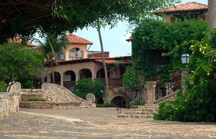 cobblestone paths and 16th-century-style buildings in Altos de Chavon