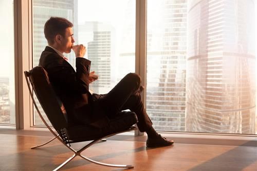 Con giáp nam dễ dàng biến chất vì tiền bạc.