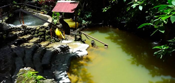 A series of hot mineral pools in the village of Wotten Waven