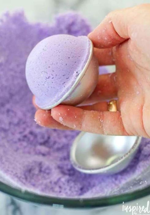 homemade-bath-bomb-mold-732x1024