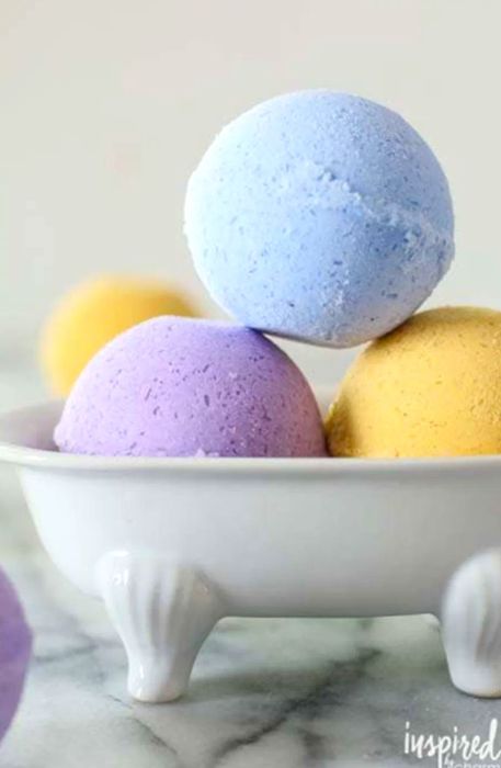 homemade-bath-bombs-684x1024