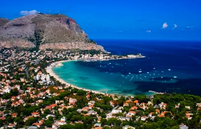 The Gulf of Mondello and its crystal-clear waters.