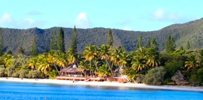 a large resort located on Kuto Bay