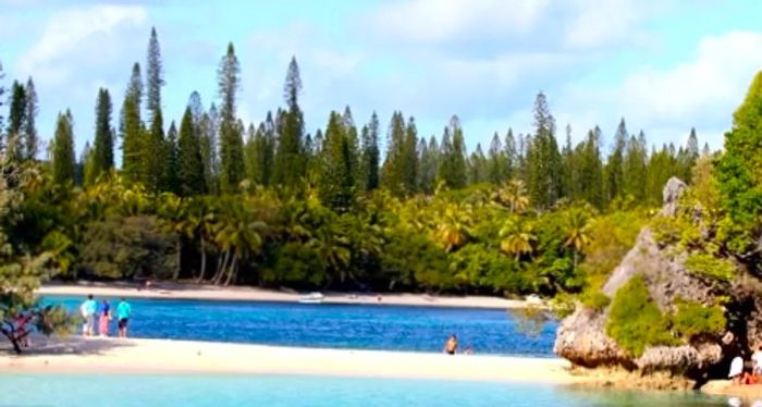 visitors gazing at Kanumera Bay