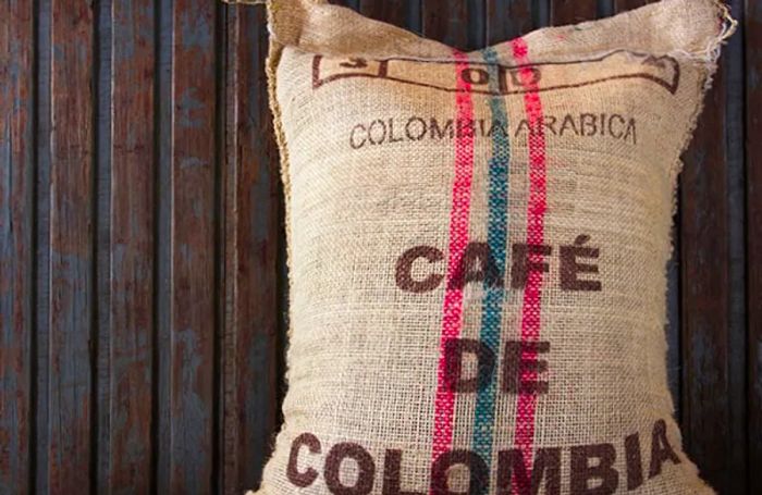 a bag of Colombian coffee labeled 'café de colombia'