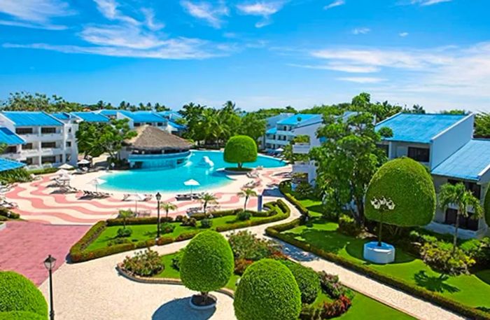 poolside bar surrounded by luxurious accommodations at Sunscape Resort in Puerto Plata